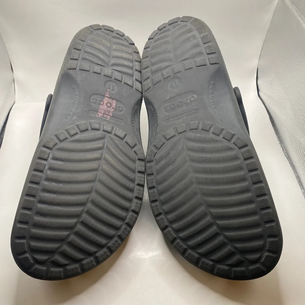 Crocs Classic Clog Mens Size 11 Black Lightweight Water Friendly Comfort Shoes